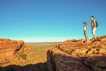 couple at kings canyon